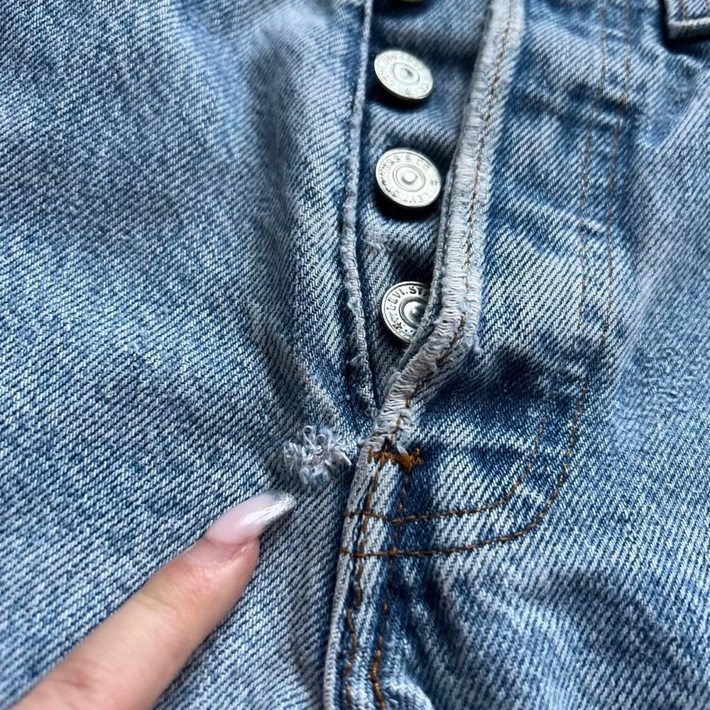 ❌SOLD-DEPOP❌ Levi’s Vintage Distressed Denim Shorts - Picture 5 of 5